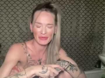 Watch vinique99 performing live on BoomCams free cam network