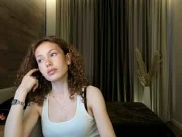 Watch voxlesss performing live on BoomCams free cam network