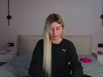 Watch whiteflower_x0 performing live on BoomCams free cam network