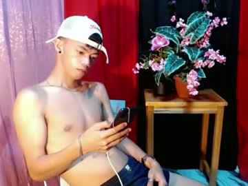 Watch win_boy performing live on BoomCams free cam network
