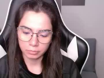 Watch wolfs_daughter performing live on BoomCams free cam network