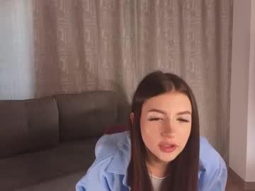 Watch woofbus performing live on BoomCams free cam network