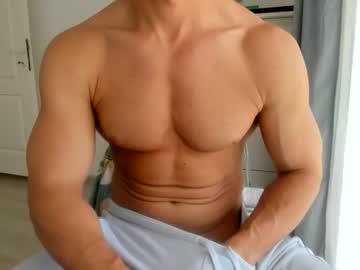 Watch woolfiie performing live on BoomCams free cam network