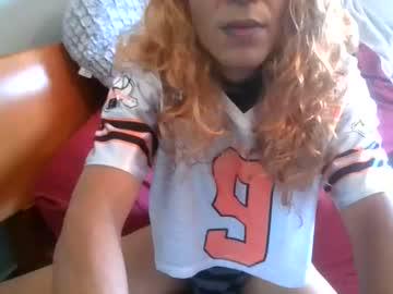 Watch x225792i performing live on BoomCams free cam network