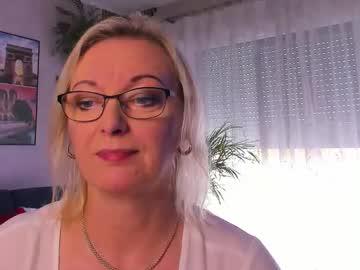 Watch xvanessalove performing live on BoomCams free cam network