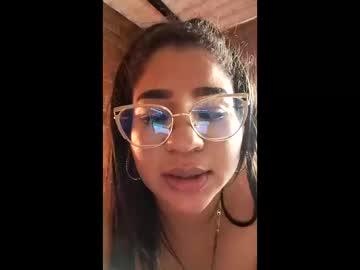 Watch yelly_18 performing live on BoomCams free cam network