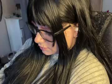 Watch yielek performing live on BoomCams free cam network