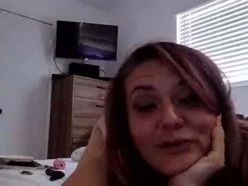 Watch youlovesinns performing live on BoomCams free cam network