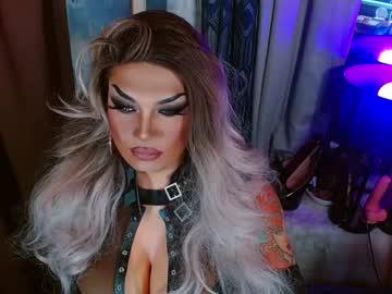 Watch your1truequeen performing live on BoomCams free cam network
