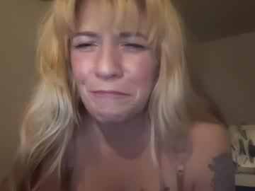 Watch yourmomma999 performing live on BoomCams free cam network