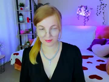 Watch youruniverser performing live on BoomCams free cam network