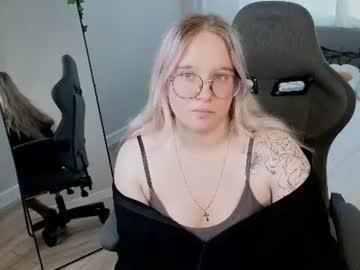 Watch yungsatou performing live on BoomCams free cam network