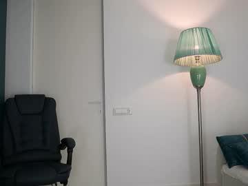 Watch yvonna_ performing live on BoomCams free cam network
