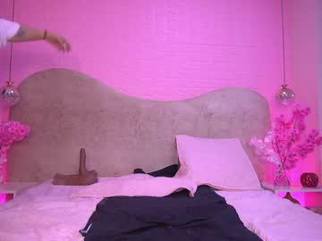 Watch z_zoe_ performing live on BoomCams free cam network