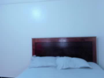 Watch zara411 performing live on BoomCams free cam network