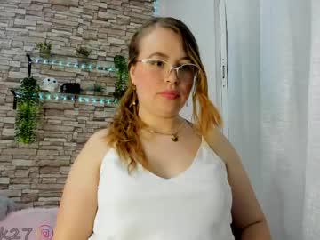 Watch zoe_brk performing live on BoomCams free cam network