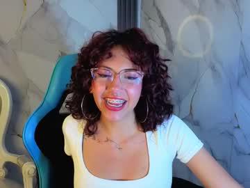 Watch zoe_ch_ performing live on BoomCams free cam network