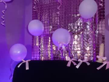 Watch zoe_roux210949 performing live on BoomCams free cam network