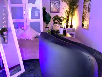 Watch zoeford_ performing live on BoomCams free cam network